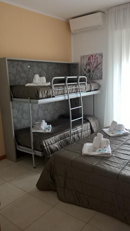 Hotel Carla 利尼亚诺萨比亚多罗 外观 照片